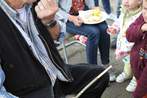 sous le regard attentif des enfants sous le regard attentif des enfants